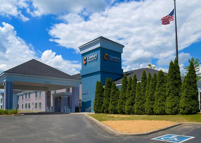 Comfort Inn & Suites Nw Milwaukee
