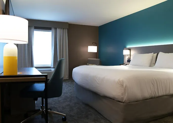 Comfort Inn & Suites Nw Milwaukee