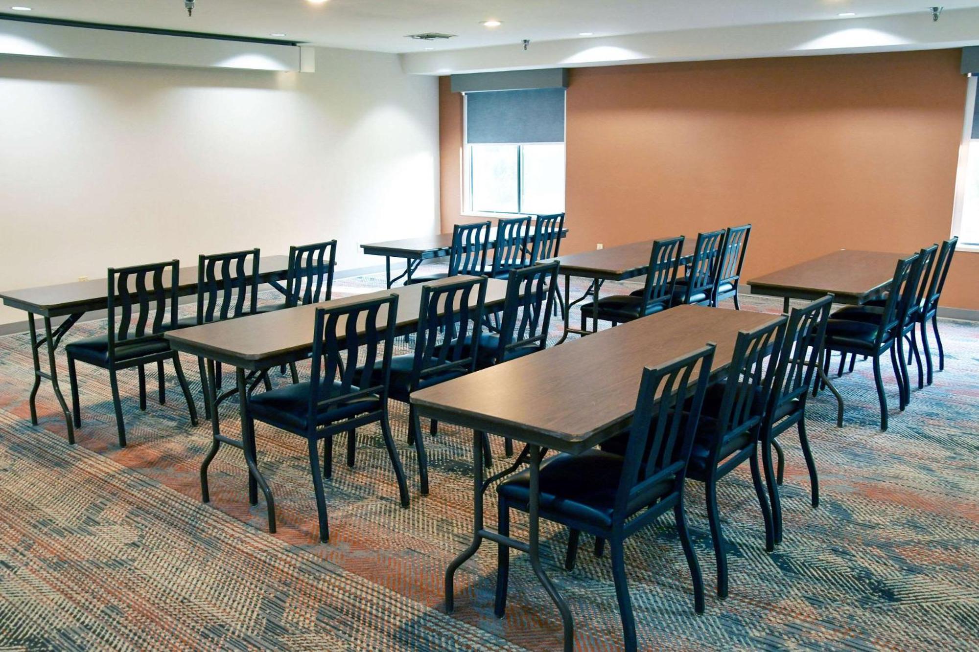 Comfort & Nw Milwaukee Hotel 2*