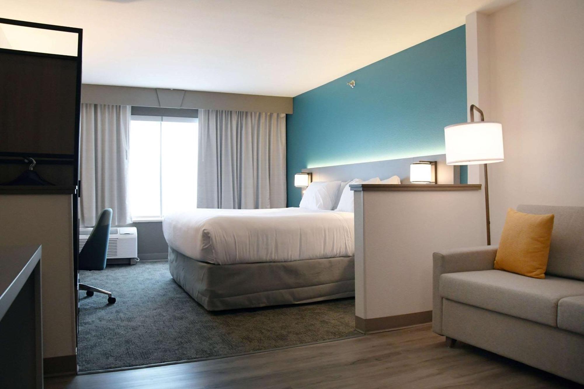 Hotel Comfort & Nw Milwaukee 2*