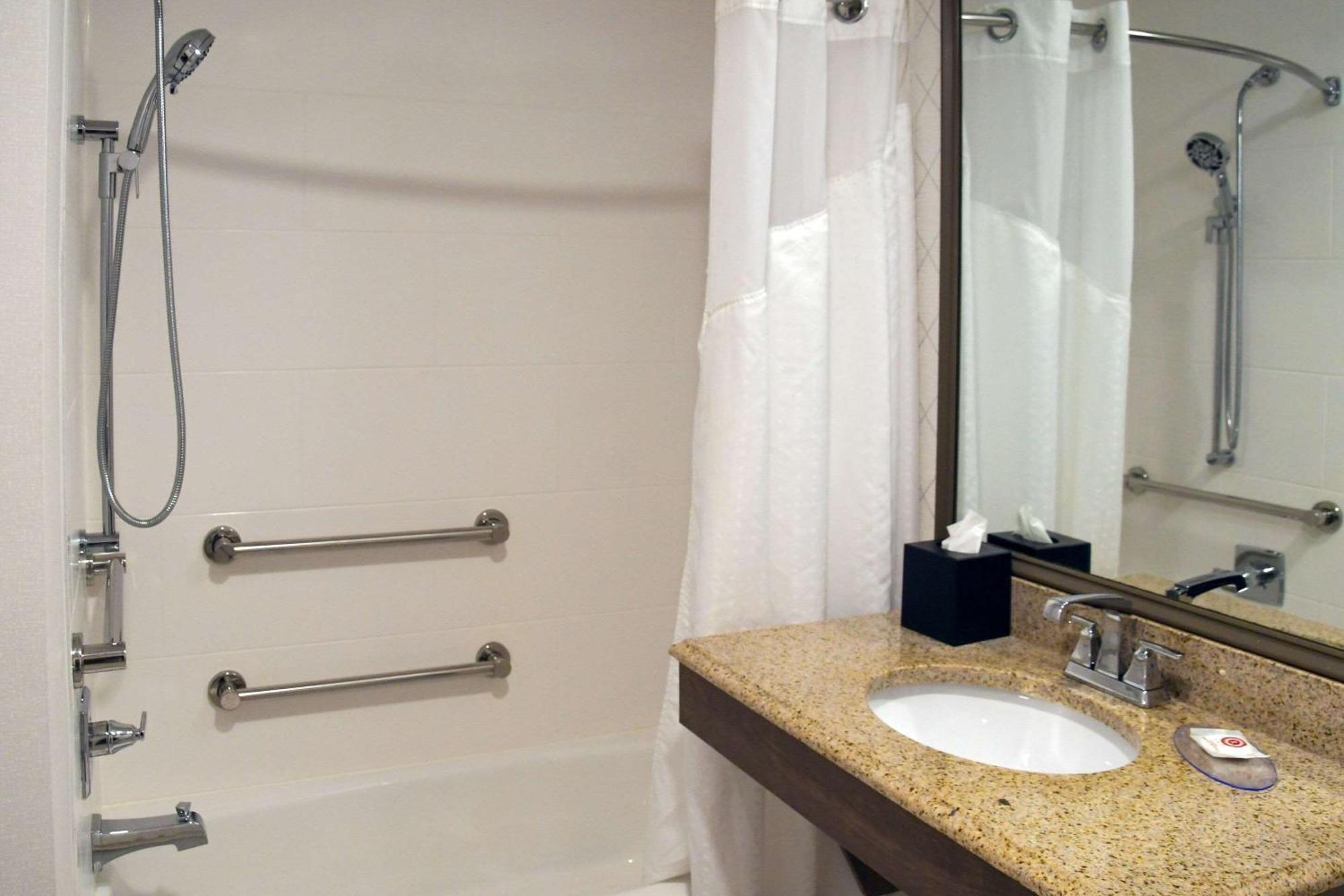 Hotel Comfort & Nw Milwaukee 2*