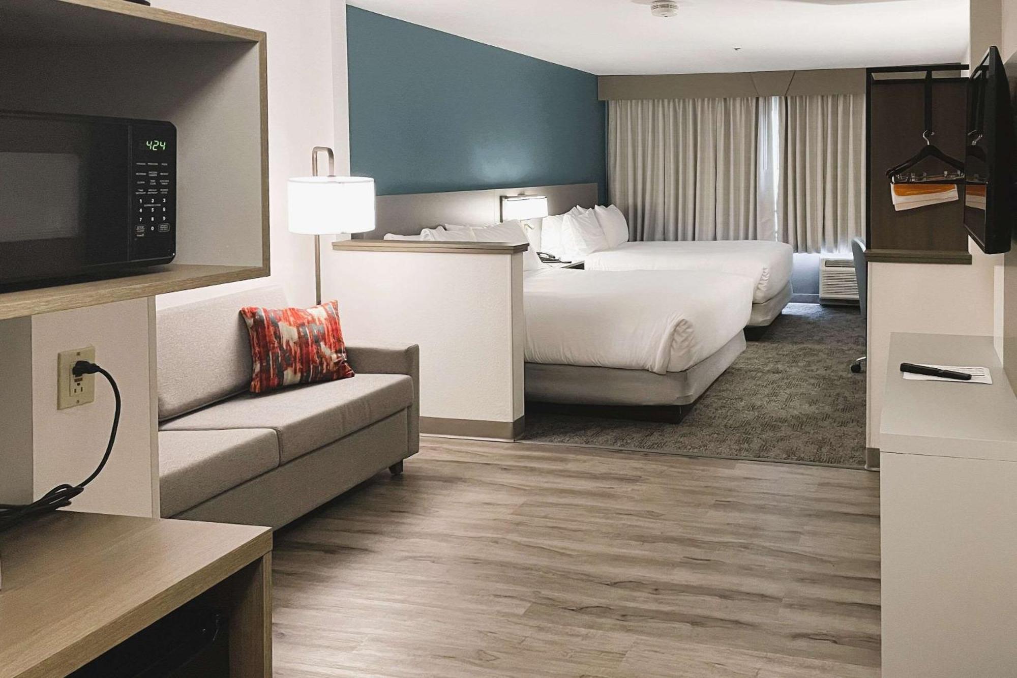 Hotel Comfort & Nw Milwaukee 2*
